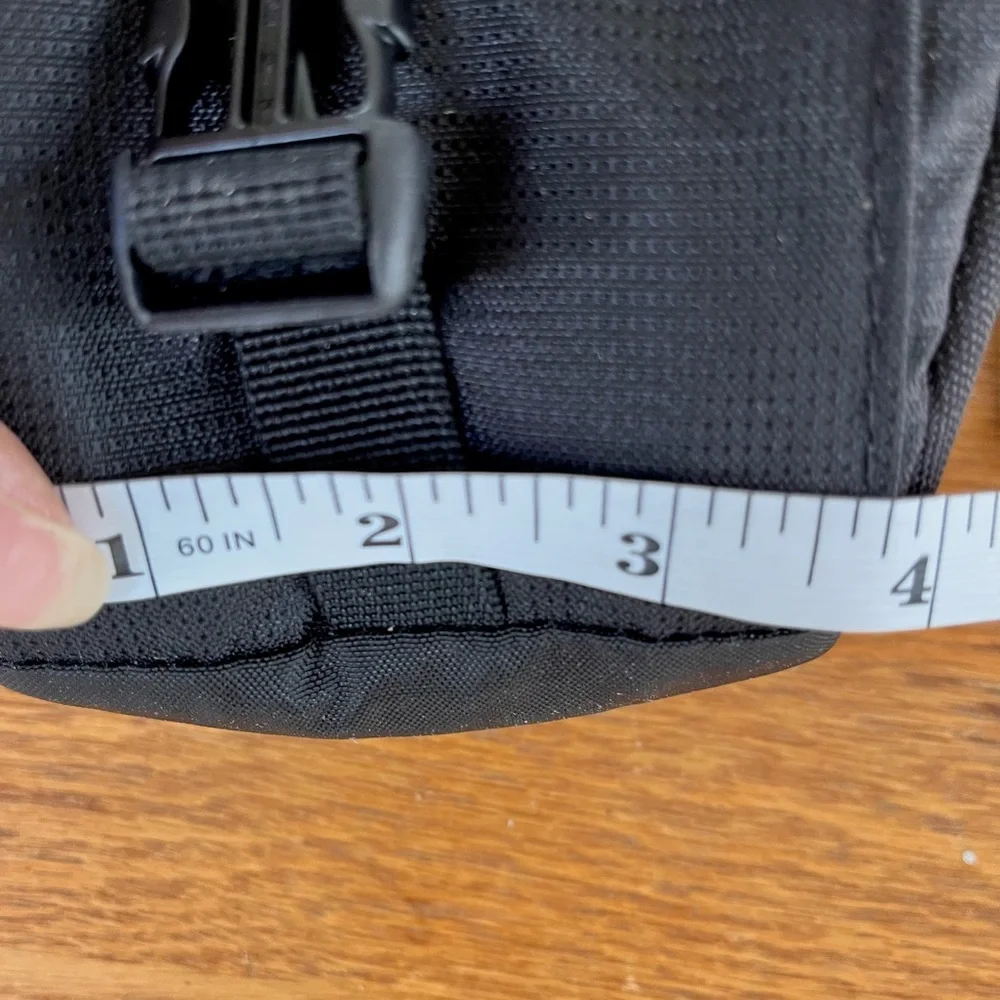 Lowepro Rezo TLZ 10 Camera bag EUC Holster style with a front pocket